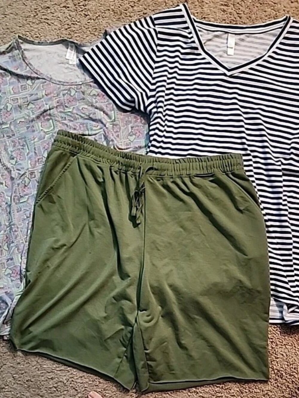 Lularoe Size 2XL Lot 2 Shirts And 1 Shorts